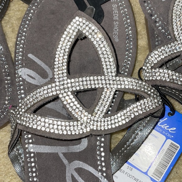 Brand new sandals - Picture 2 of 3
